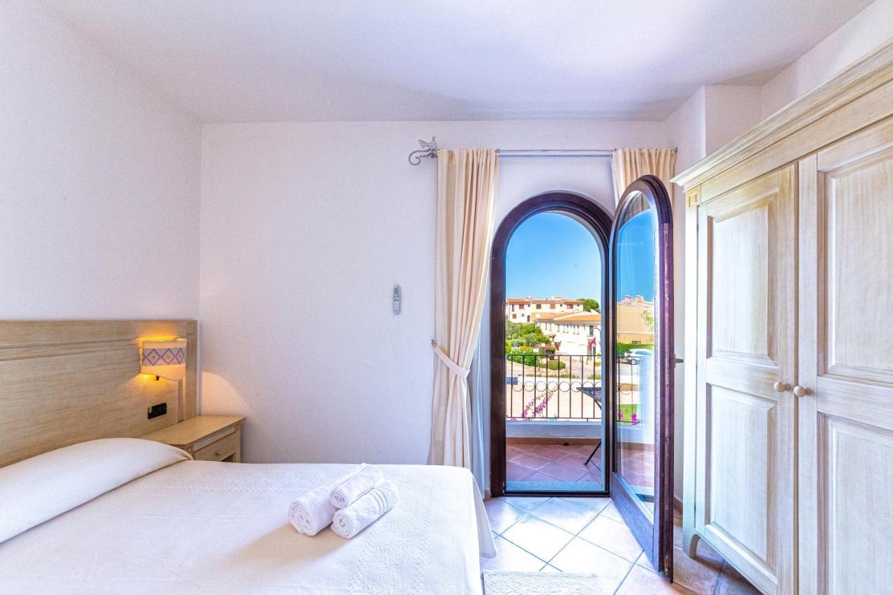 Hotel Il Faro Di Molara Loiri Porto San Paolo Exterior foto