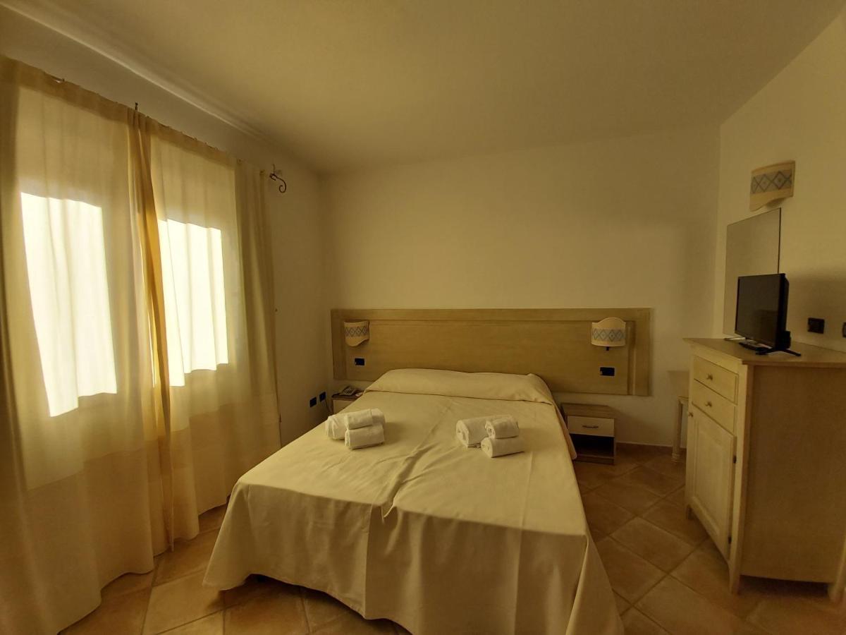 Hotel Il Faro Di Molara Loiri Porto San Paolo Exterior foto