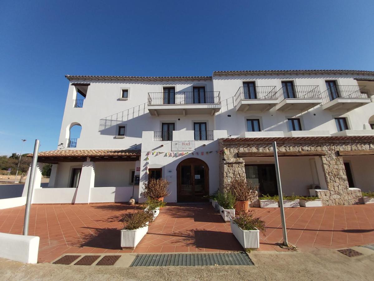 Hotel Il Faro Di Molara Loiri Porto San Paolo Exterior foto