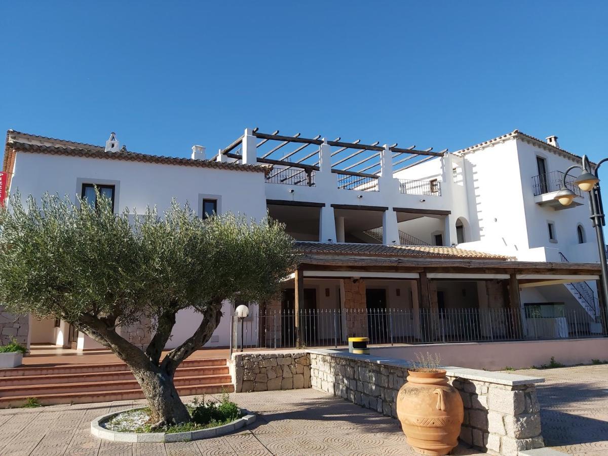 Hotel Il Faro Di Molara Loiri Porto San Paolo Exterior foto