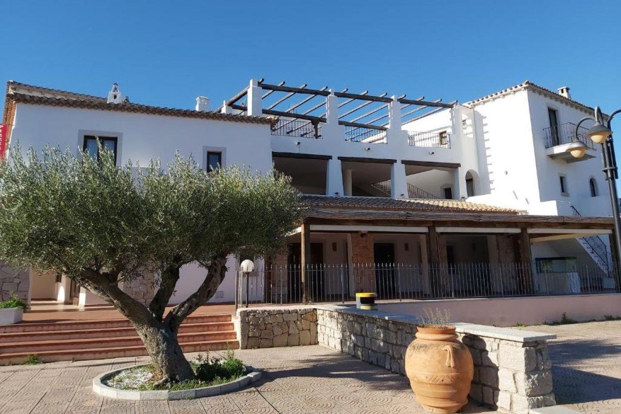 Hotel Il Faro Di Molara Loiri Porto San Paolo Exterior foto